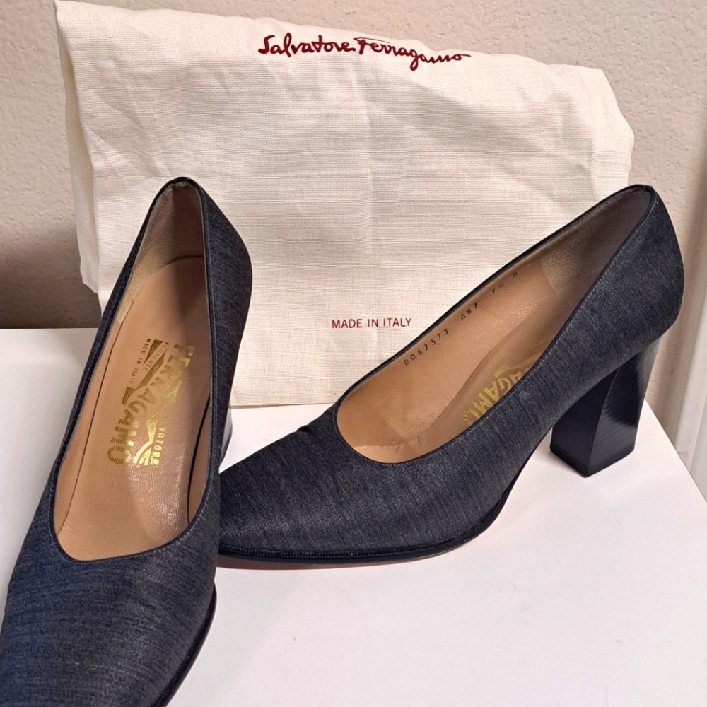 SALVATORE FERRAGAMO Grey Pumps Heels Size 7.5 - Picture 2 of 8